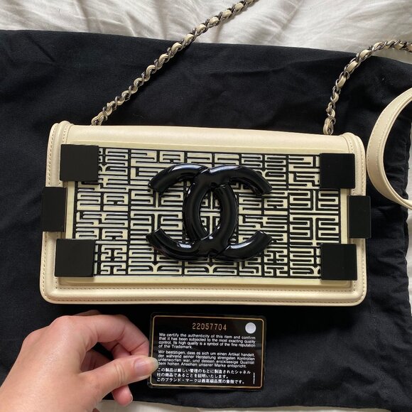CHANEL Lambskin Plexiglass Seamless Greek Horizontal Boy Brick Flap $4000 - Picture 1 of 7